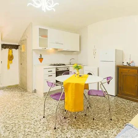 Casetta Edoardo بيت للعطل غالّيبولي